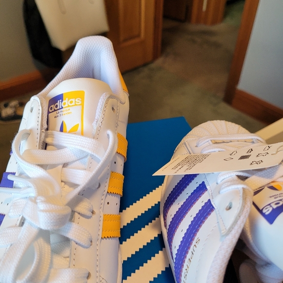 Sneakers - Picture 3 of 6